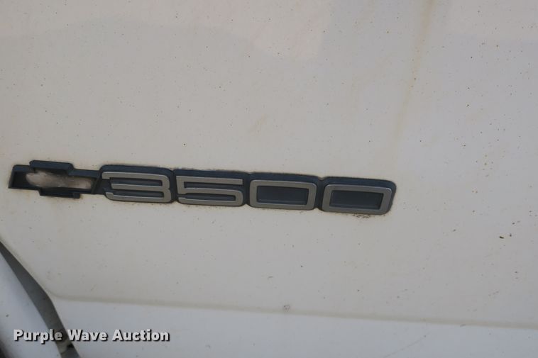 image for item DB10186 2002 Chevrolet Express G3500 box truck