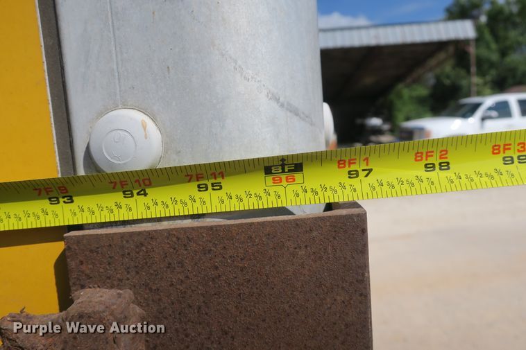 image for item DB10186 2002 Chevrolet Express G3500 box truck