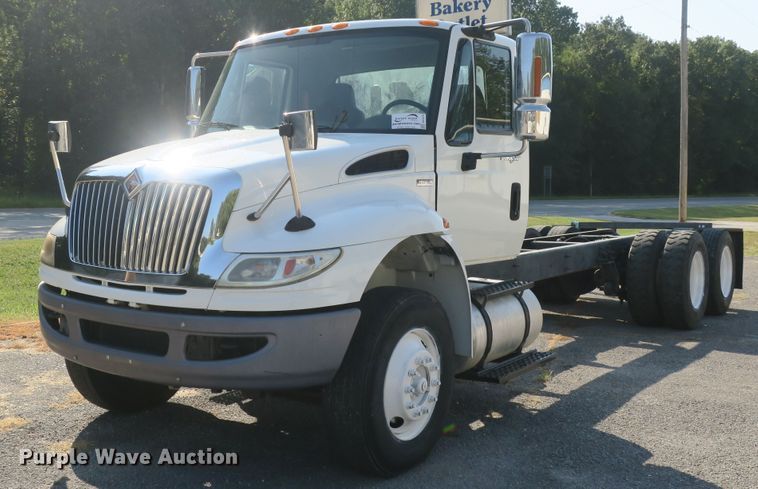 image for item DB10191 2011 International DuraStar 4400 truck cab and chassis