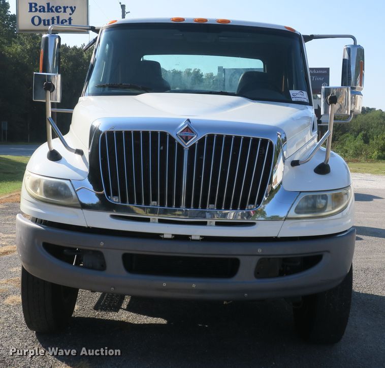 image for item DB10191 2011 International DuraStar 4400 truck cab and chassis