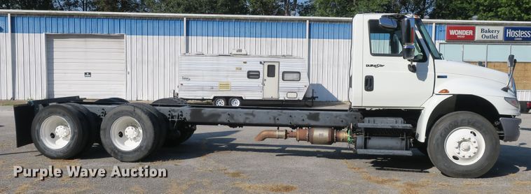 image for item DB10191 2011 International DuraStar 4400 truck cab and chassis