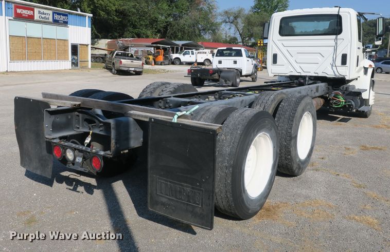 image for item DB10191 2011 International DuraStar 4400 truck cab and chassis