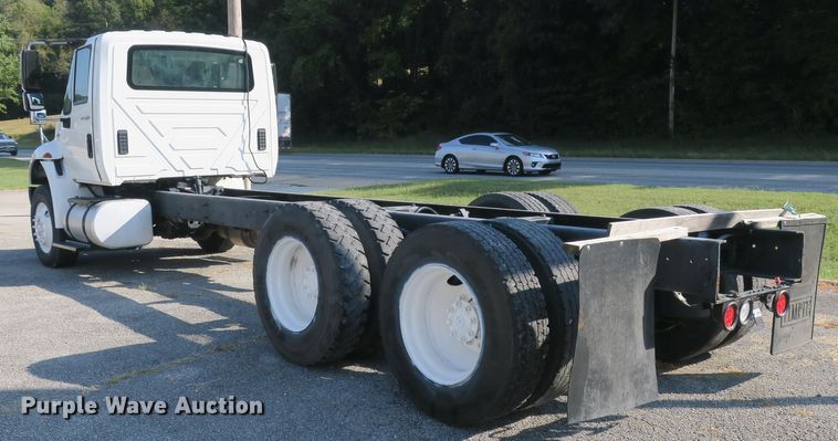 image for item DB10191 2011 International DuraStar 4400 truck cab and chassis