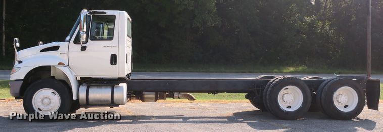 image for item DB10191 2011 International DuraStar 4400 truck cab and chassis