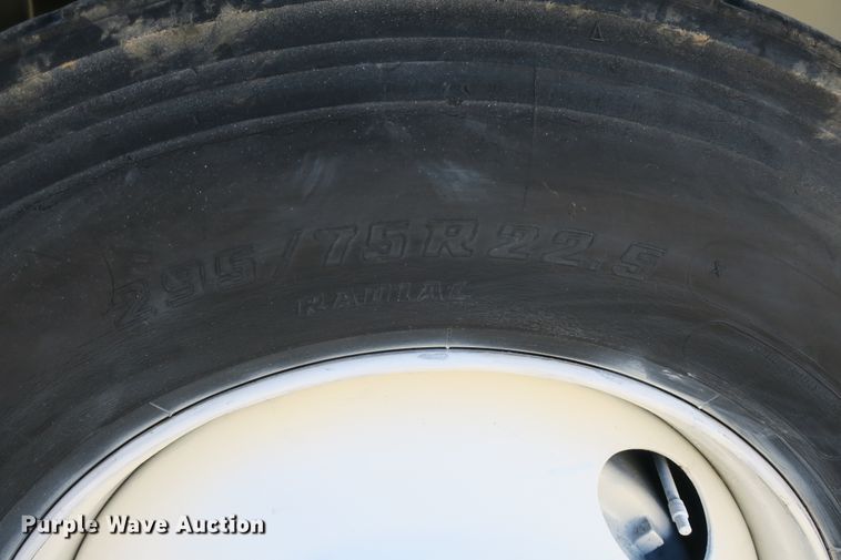 image for item DB10191 2011 International DuraStar 4400 truck cab and chassis