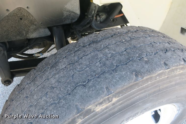 image for item DB10191 2011 International DuraStar 4400 truck cab and chassis