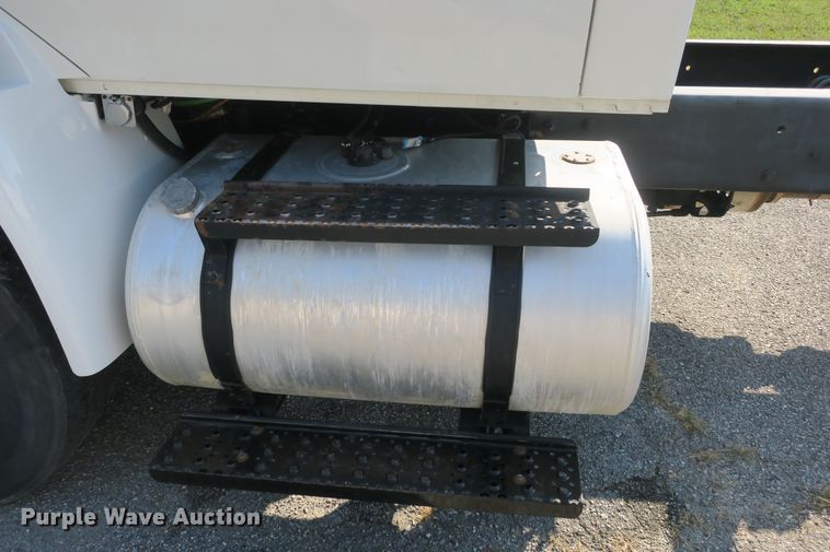 image for item DB10191 2011 International DuraStar 4400 truck cab and chassis