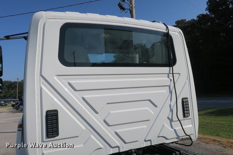 image for item DB10191 2011 International DuraStar 4400 truck cab and chassis