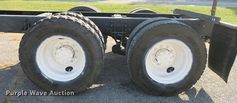 image for item DB10191 2011 International DuraStar 4400 truck cab and chassis