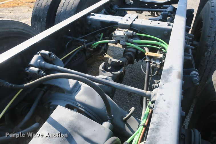 image for item DB10191 2011 International DuraStar 4400 truck cab and chassis