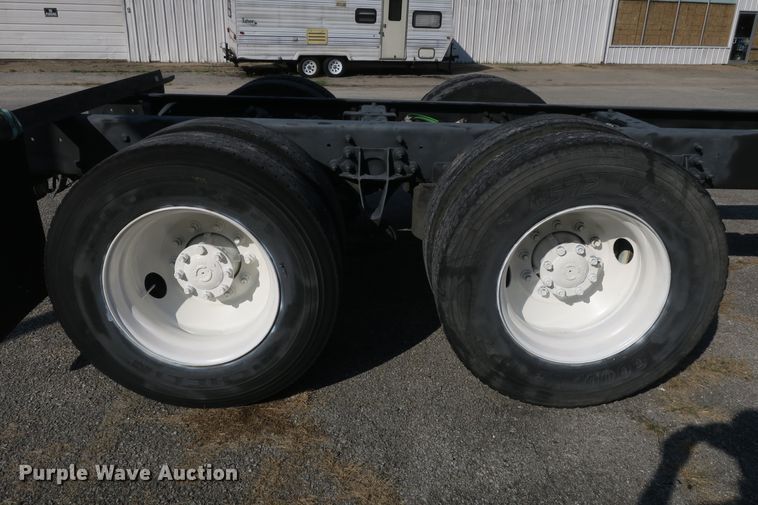 image for item DB10191 2011 International DuraStar 4400 truck cab and chassis