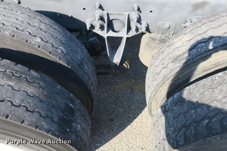 image for item DB10191 2011 International DuraStar 4400 truck cab and chassis