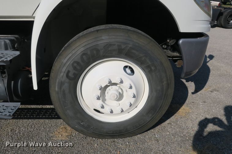 image for item DB10191 2011 International DuraStar 4400 truck cab and chassis