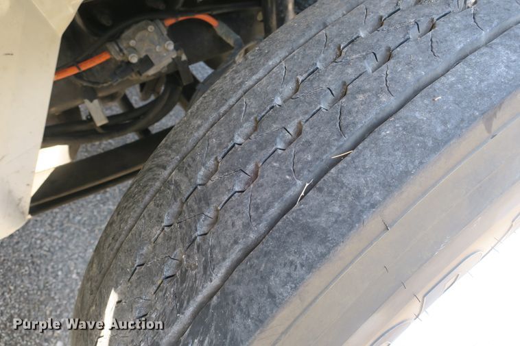 image for item DB10191 2011 International DuraStar 4400 truck cab and chassis