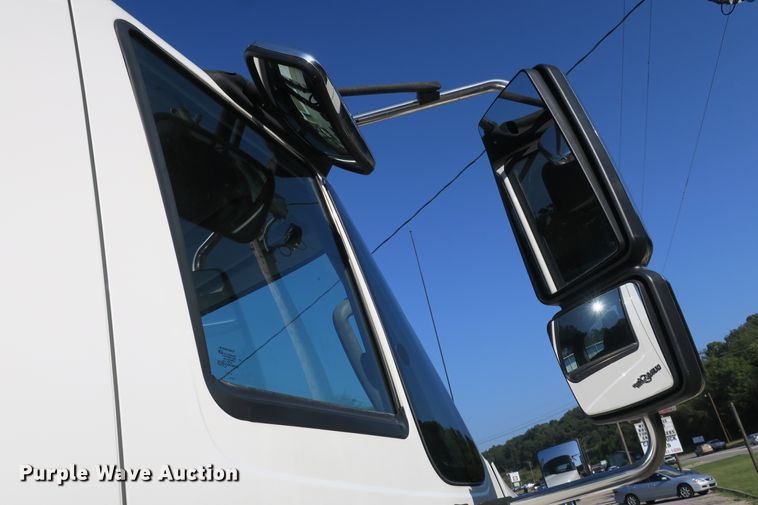 image for item DB10191 2011 International DuraStar 4400 truck cab and chassis