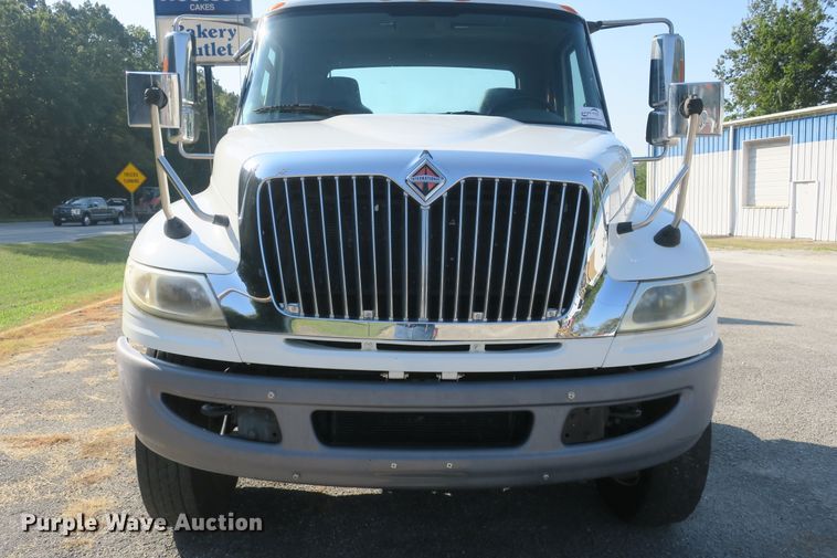 image for item DB10191 2011 International DuraStar 4400 truck cab and chassis