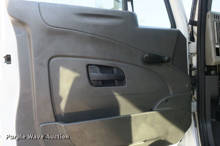 image for item DB10191 2011 International DuraStar 4400 truck cab and chassis