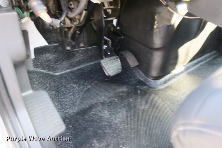 image for item DB10191 2011 International DuraStar 4400 truck cab and chassis