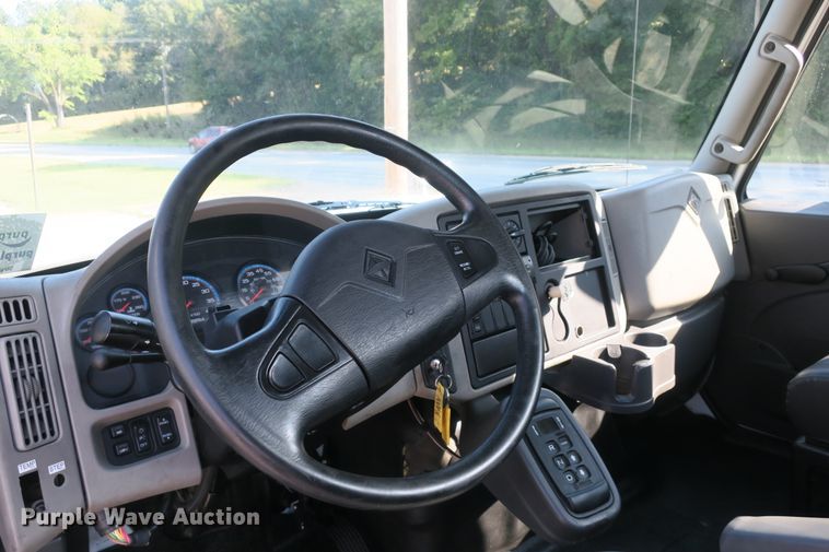 image for item DB10191 2011 International DuraStar 4400 truck cab and chassis