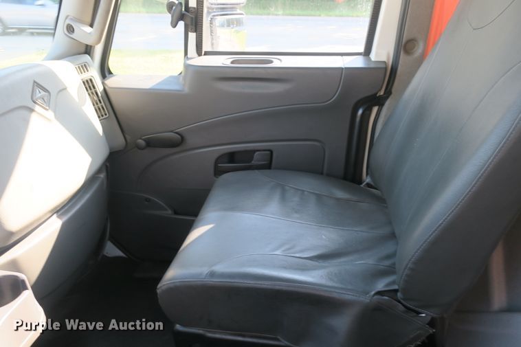 image for item DB10191 2011 International DuraStar 4400 truck cab and chassis