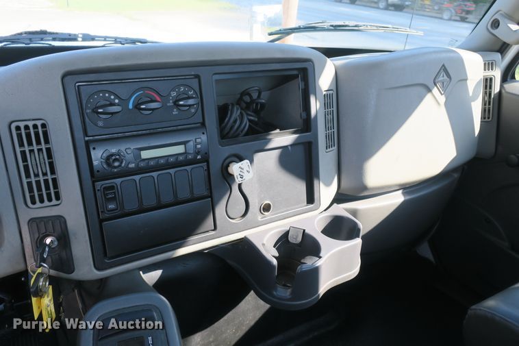 image for item DB10191 2011 International DuraStar 4400 truck cab and chassis