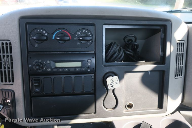 image for item DB10191 2011 International DuraStar 4400 truck cab and chassis