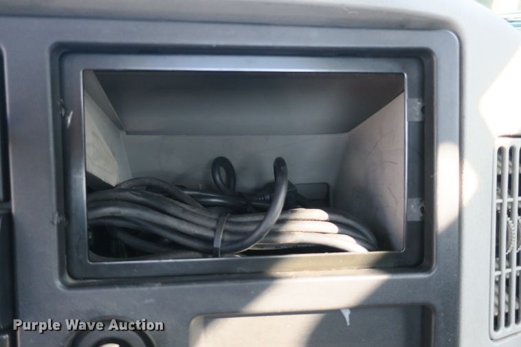 image for item DB10191 2011 International DuraStar 4400 truck cab and chassis