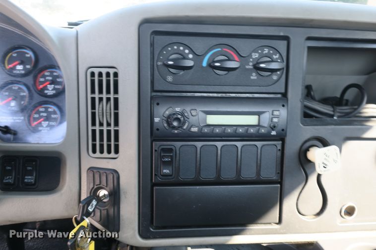 image for item DB10191 2011 International DuraStar 4400 truck cab and chassis