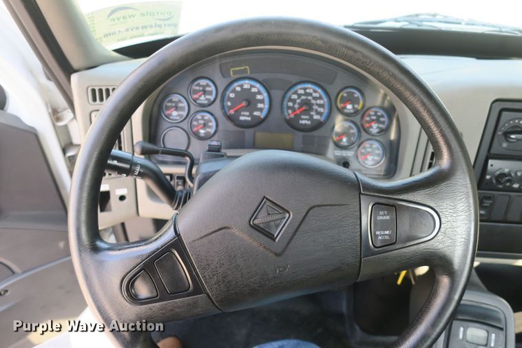 image for item DB10191 2011 International DuraStar 4400 truck cab and chassis