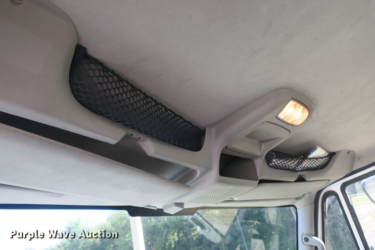 image for item DB10191 2011 International DuraStar 4400 truck cab and chassis