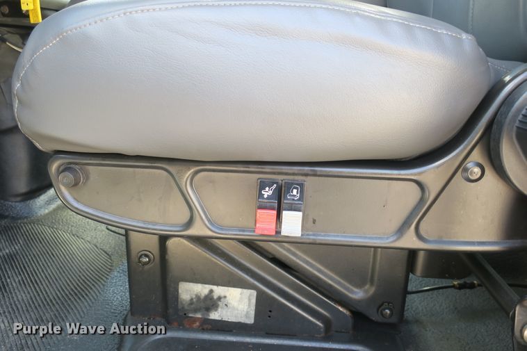 image for item DB10191 2011 International DuraStar 4400 truck cab and chassis