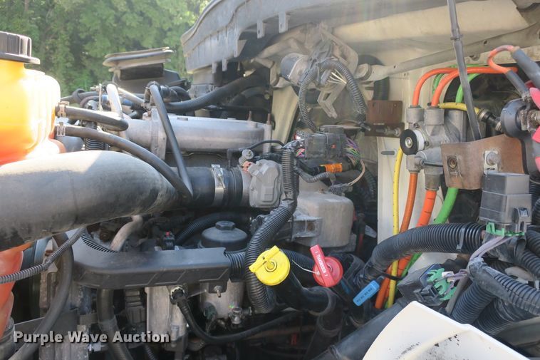 image for item DB10191 2011 International DuraStar 4400 truck cab and chassis