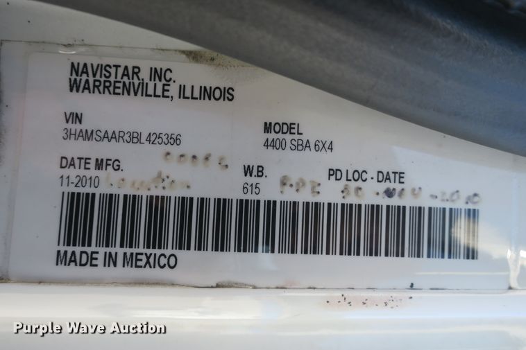 image for item DB10191 2011 International DuraStar 4400 truck cab and chassis