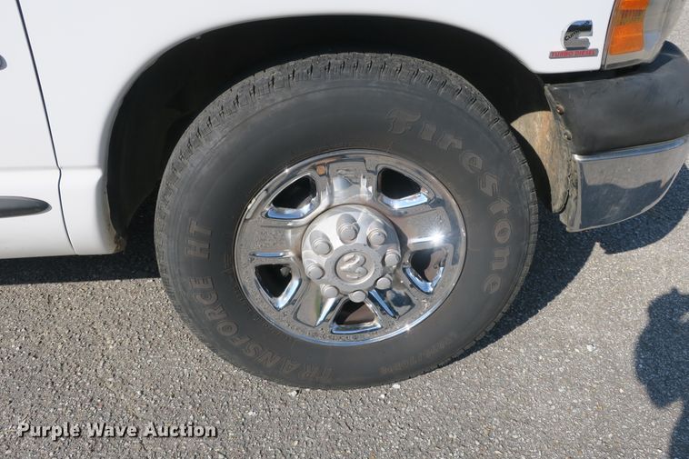 image for item DB10193 2005 Dodge Ram 2500 Quad Cab pickup truck cab and chassis