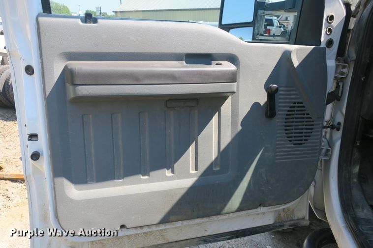 image for item DB10200 2011 Ford F550 truck cab and chassis