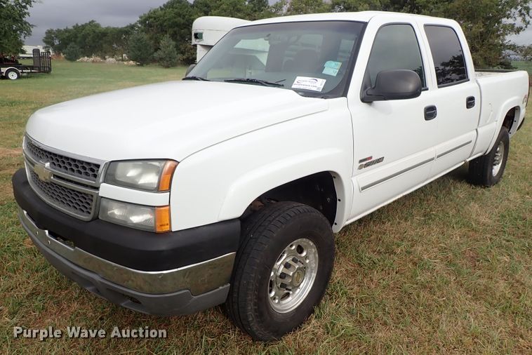 image for item DB7737 2005 Chevrolet Silverado 2500HD Crew Cab pickup truck