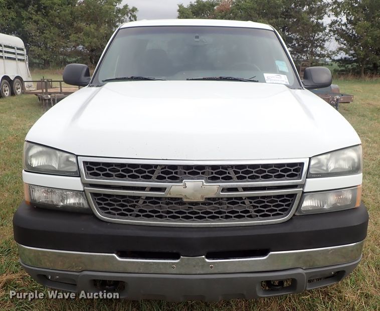 image for item DB7737 2005 Chevrolet Silverado 2500HD Crew Cab pickup truck