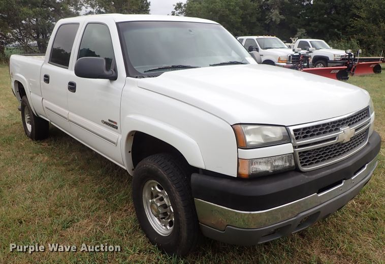 image for item DB7737 2005 Chevrolet Silverado 2500HD Crew Cab pickup truck