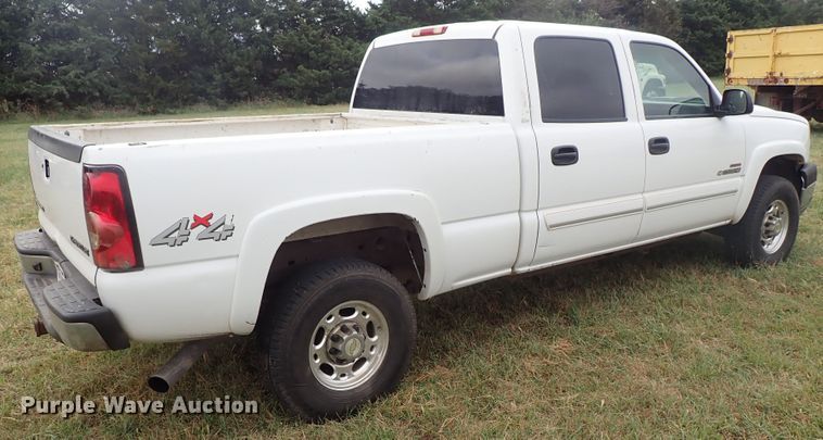 image for item DB7737 2005 Chevrolet Silverado 2500HD Crew Cab pickup truck