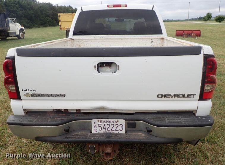 image for item DB7737 2005 Chevrolet Silverado 2500HD Crew Cab pickup truck