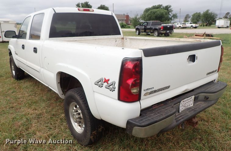 image for item DB7737 2005 Chevrolet Silverado 2500HD Crew Cab pickup truck