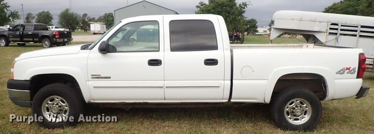 image for item DB7737 2005 Chevrolet Silverado 2500HD Crew Cab pickup truck