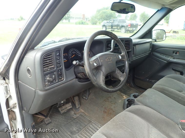 image for item DB7737 2005 Chevrolet Silverado 2500HD Crew Cab pickup truck