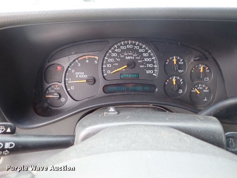 image for item DB7737 2005 Chevrolet Silverado 2500HD Crew Cab pickup truck