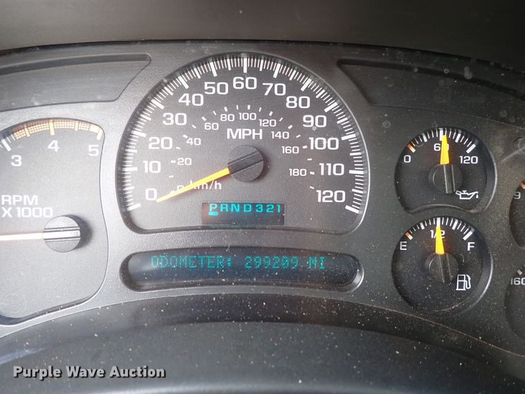 image for item DB7737 2005 Chevrolet Silverado 2500HD Crew Cab pickup truck