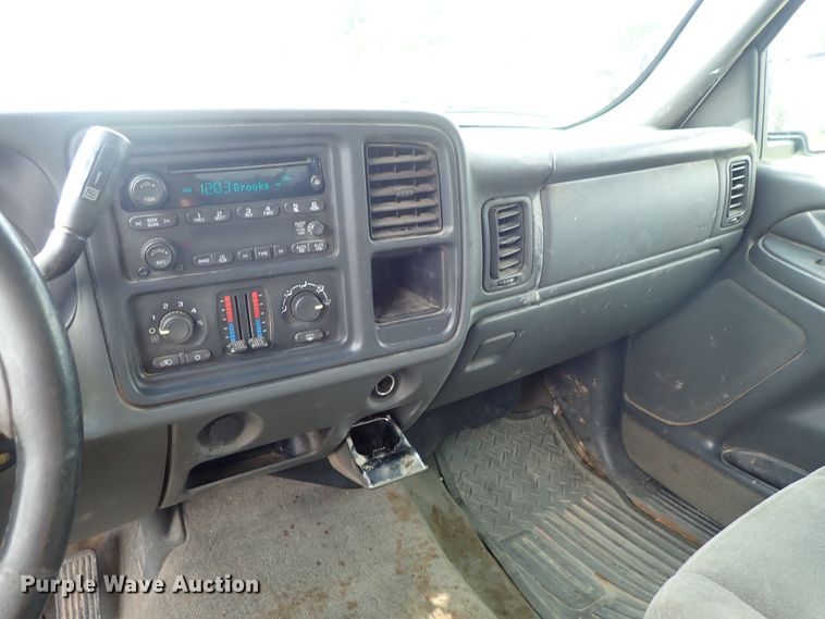 image for item DB7737 2005 Chevrolet Silverado 2500HD Crew Cab pickup truck