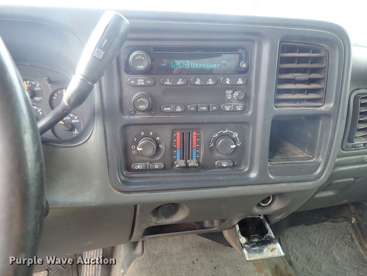 image for item DB7737 2005 Chevrolet Silverado 2500HD Crew Cab pickup truck