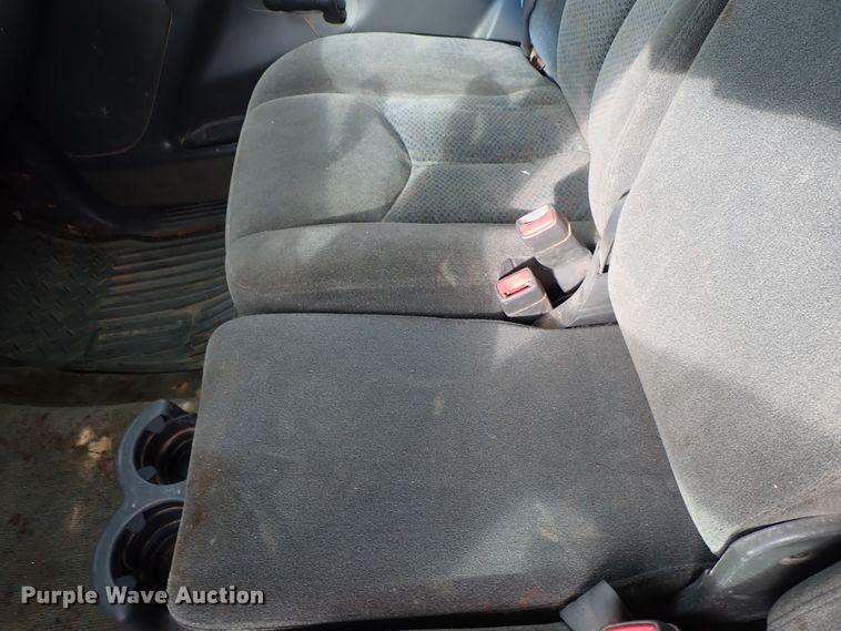 image for item DB7737 2005 Chevrolet Silverado 2500HD Crew Cab pickup truck