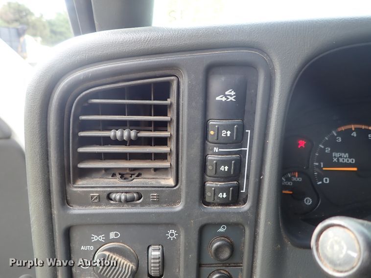 image for item DB7737 2005 Chevrolet Silverado 2500HD Crew Cab pickup truck