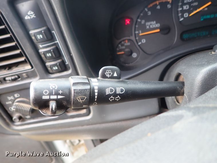 image for item DB7737 2005 Chevrolet Silverado 2500HD Crew Cab pickup truck